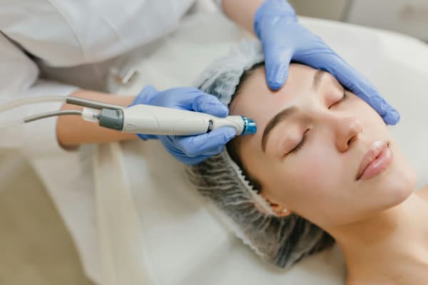Dr. Amna, consultant